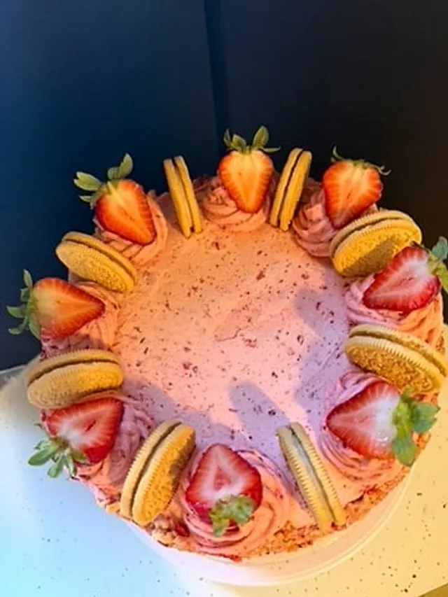 Strawberry Crunch Cake, detail 1